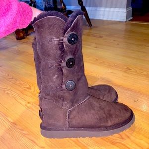 UGGS- Bailey Button Triplet in Chocolate Brown